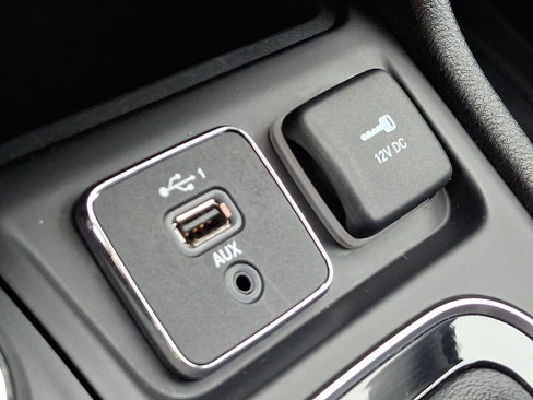 Used 2021 Jeep Cherokee Latitude Plus image 26