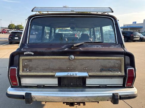 Used 1990 Jeep Grand Wagoneer image 4