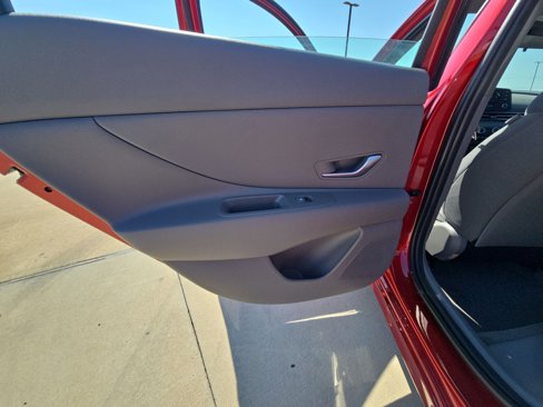 New 2025 Hyundai Elantra SE image 10