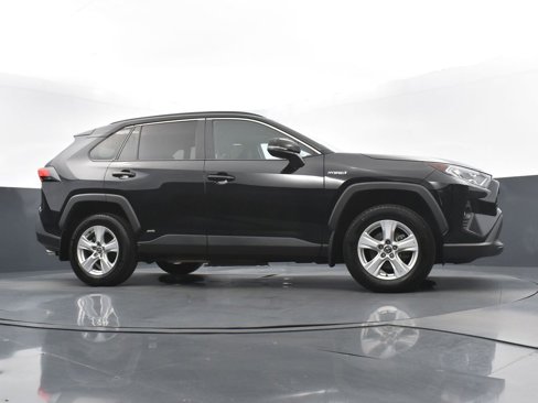 Used 2020 Toyota RAV4 XLE image 22