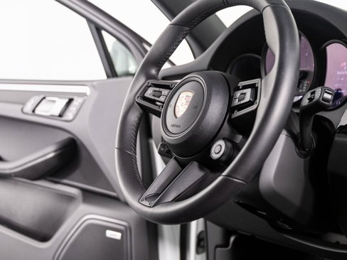 Certified 2025 Porsche Macan Turbo image 23