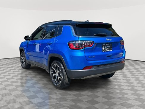 Used 2024 Jeep Compass Limited image 3