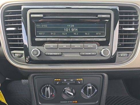 Used 2012 Volkswagen Beetle 2.5 image 9