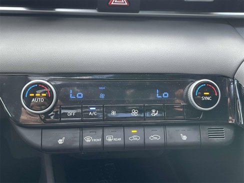 Used 2022 Hyundai Elantra SEL w/ Convenience + Premium Package image 26