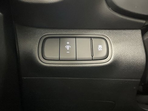 Used 2023 Hyundai Venue Limited image 24