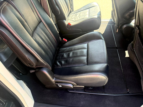 Used 2013 Chrysler Town & Country Touring image 19