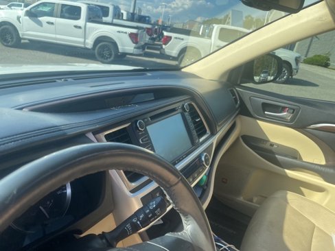 Used 2016 Toyota Highlander Limited image 11