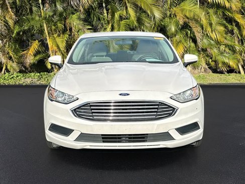 Used 2017 Ford Fusion SE w/ Fusion SE Technology Package image 2