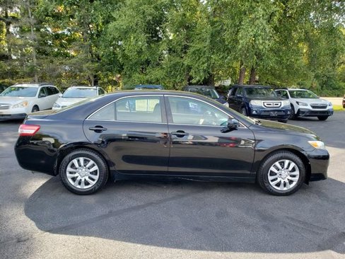 Used 2010 Toyota Camry image 2