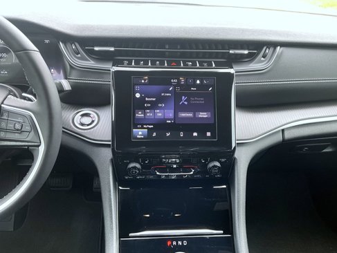 Used 2024 Jeep Grand Cherokee Altitude image 14