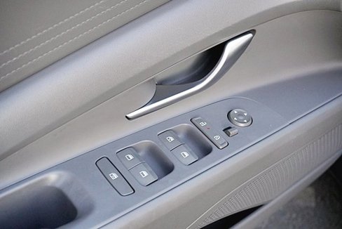 Certified 2024 Hyundai Elantra SEL image 22