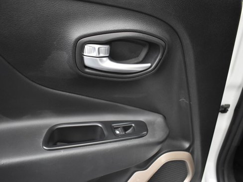 Used 2017 Jeep Renegade Limited image 15