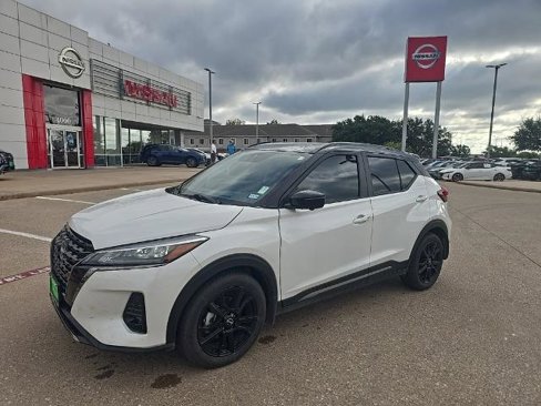 Certified 2024 Nissan Kicks SR w/ SR Premium Package image 1