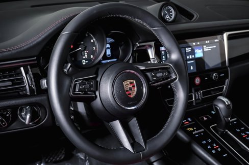 Certified 2024 Porsche Macan image 20