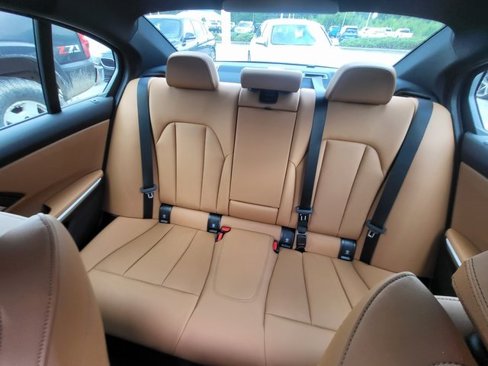 Used 2025 BMW 330i Sedan w/ M Sport Package image 8