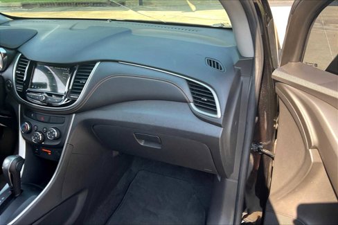 Used 2019 Chevrolet Trax LT w/ LT Convenience Package image 17