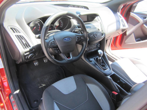 Used 2018 Ford Focus ST image 25