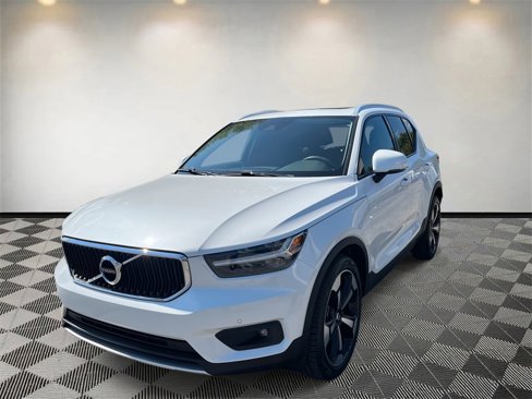 Used 2021 Volvo XC40 T5 Momentum w/ Premium Package image 7