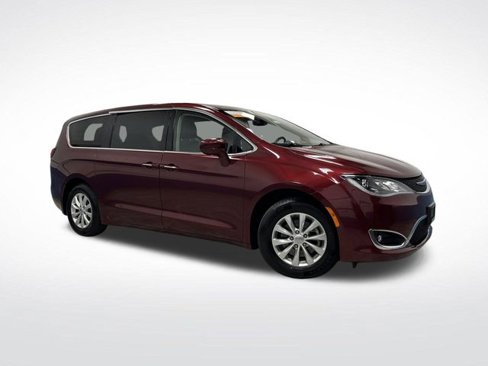 Certified 2019 Chrysler Pacifica Touring Plus w/ Cold Weather Group image 40