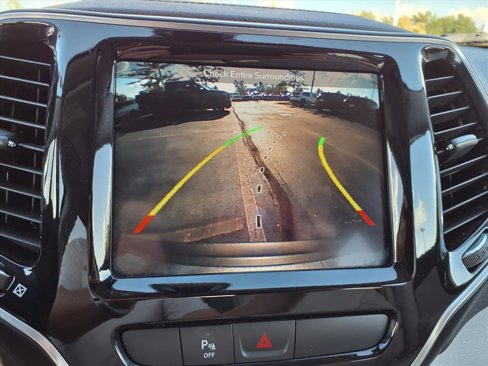 Used 2019 Jeep Cherokee Limited image 8