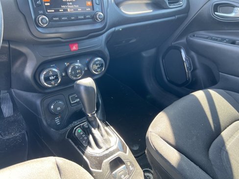 Used 2016 Jeep Renegade Latitude image 26