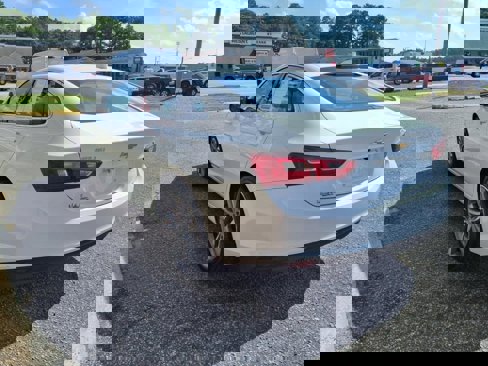 Used 2023 Chevrolet Malibu LT image 4