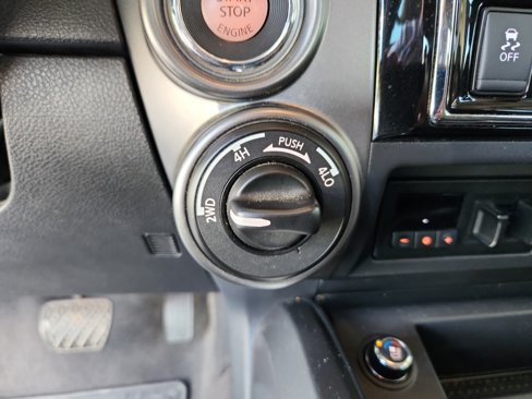 Used 2017 Nissan Titan Platinum Reserve image 33