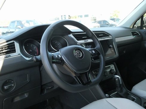 Used 2020 Volkswagen Tiguan SE image 28