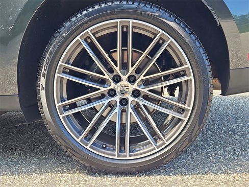 Used 2024 Porsche Macan image 11
