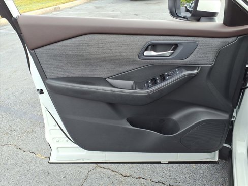 Used 2023 Nissan Rogue SV image 8