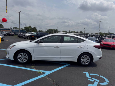 Used 2020 Hyundai Elantra SE image 25