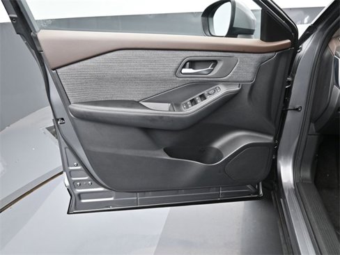 Used 2023 Nissan Rogue SV image 29