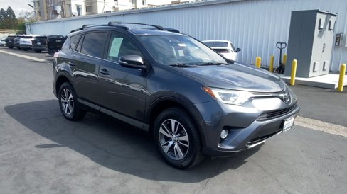 Used 2018 Toyota RAV4 XLE image 2