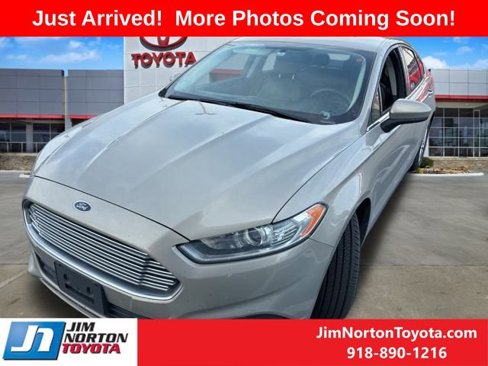 Used 2015 Ford Fusion S image 2