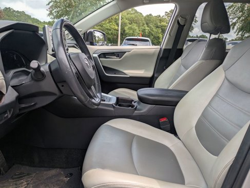 Used 2019 Toyota RAV4 Limited image 15
