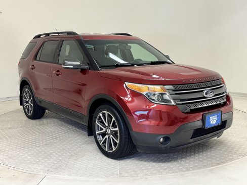 Used 2015 Ford Explorer XLT w/ Equipment Group 202B image 3