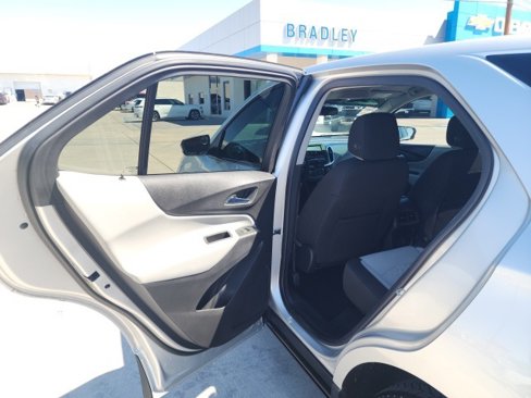 Used 2020 Chevrolet Equinox LS w/ LS Convenience Package image 18