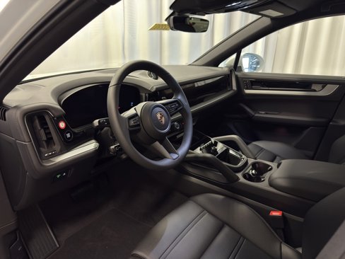 New 2026 Porsche Cayenne Coupe image 4