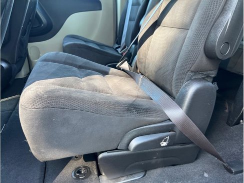 Used 2016 Dodge Grand Caravan American Value Package w/ UConnect Hands-Free Group image 13