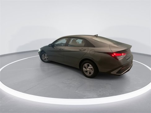 New 2025 Hyundai Elantra SE image 2