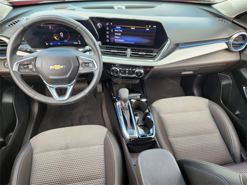 Used 2025 Chevrolet Trax LT w/ Driver Confidence Package image 12