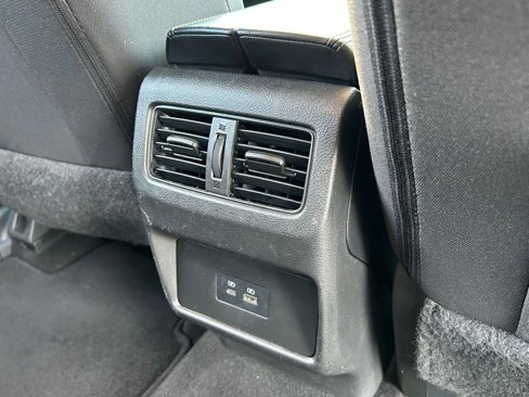 Used 2023 Nissan Rogue SV image 34