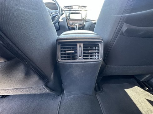 Used 2018 Nissan Rogue SV image 25