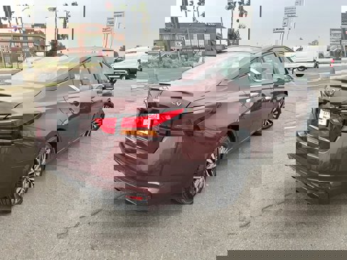 Used 2023 Nissan Altima 2.5 SV image 2
