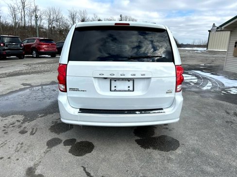 Used 2019 Dodge Grand Caravan SXT image 4