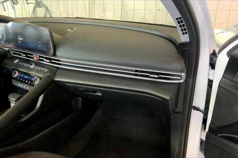 Used 2024 Hyundai Elantra SEL image 17