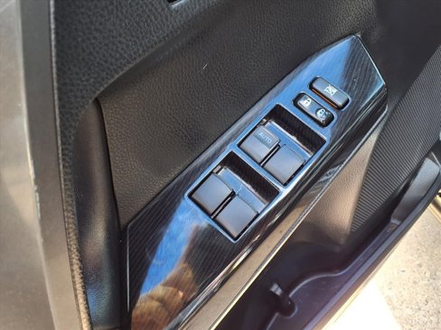 Used 2018 Toyota RAV4 SE image 12