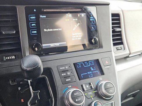 Used 2015 Toyota Sienna LE image 14