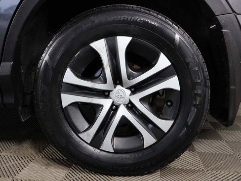 Used 2017 Toyota RAV4 LE image 17
