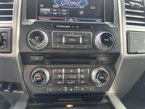 Used 2015 Ford F150 Platinum w/ Equipment Group 701A Luxury image 22